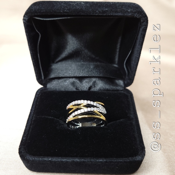 Luxury 18k Gold Eternity Ring - Picture 6 of 7